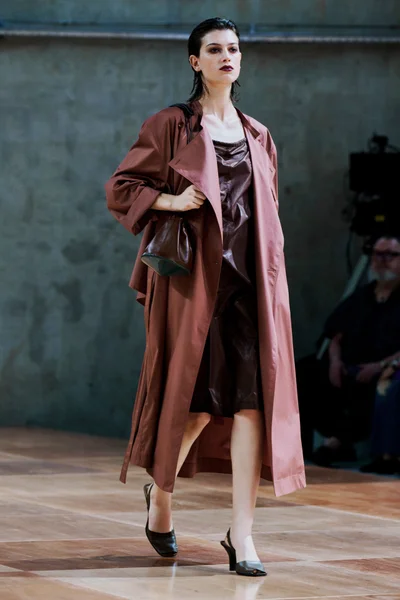 Look 60